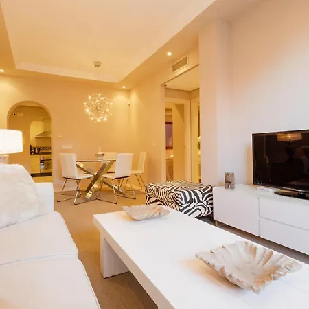 Dream Experience In Elviria: Luxury Property Close To Beaches, Restaurants And Golf Courses Apartment *