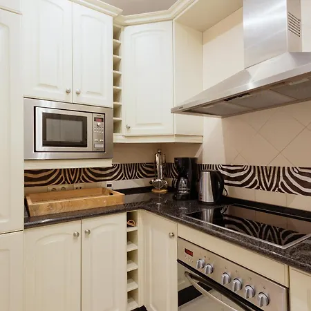 Dream Experience In Elviria: Luxury Property Close To Beaches, Restaurants And Golf Courses Apartment