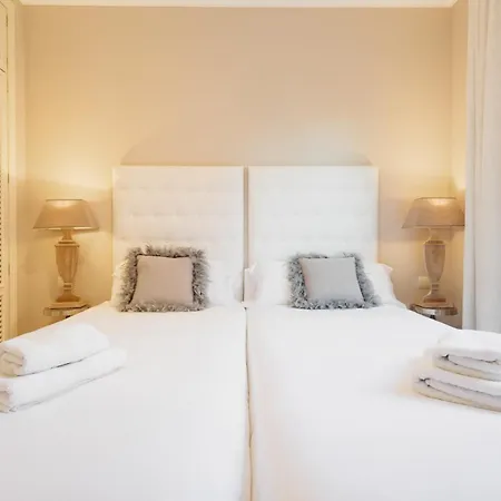 Apartment Dream Experience In Elviria: Luxury Property Close To Beaches, Restaurants And Golf Courses *