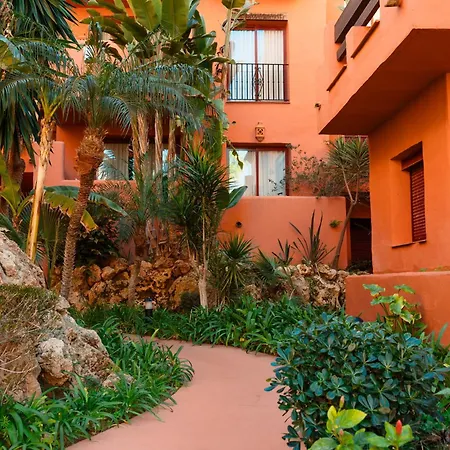 Dream Experience In Elviria: Luxury Property Close To Beaches, Restaurants And Golf Courses Apartment *