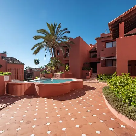Dream Experience In Elviria: Luxury Property Close To Beaches, Restaurants And Golf Courses *